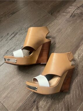 Vince Camuto Tan / White Women's Wedge Sandals Stylish Platform Heels Vo Winnie